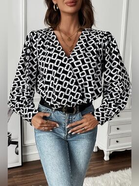 Perfee Geometric V-Neck Long Sleeve Blouse